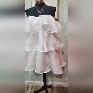 Elegant White Strapless Mini Dress